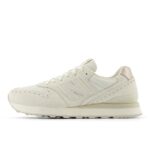 <span class="title">タイムセール！人気スニーカーWL996が20%割引！</span>